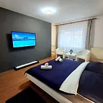 Pensjonat Moonlight Premium Apartmanhaz 3*
