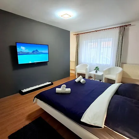 게스트하우스 Moonlight Premium Apartmanhaz 4*
