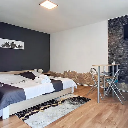 Moonlight Premium Apartmanhaz 게스트하우스 Sárospatak