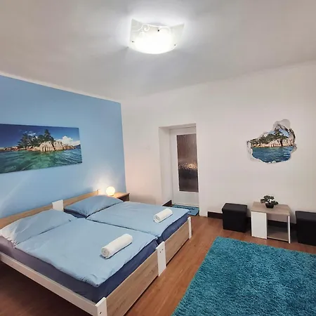 게스트하우스 Moonlight Premium Apartmanhaz 4*
