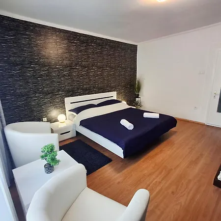 Moonlight Premium Apartmanhaz & Biliard