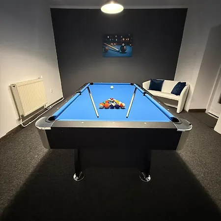 Moonlight Prémium Apartmanház- Saját Biliárdszobával Maison d'hôtes